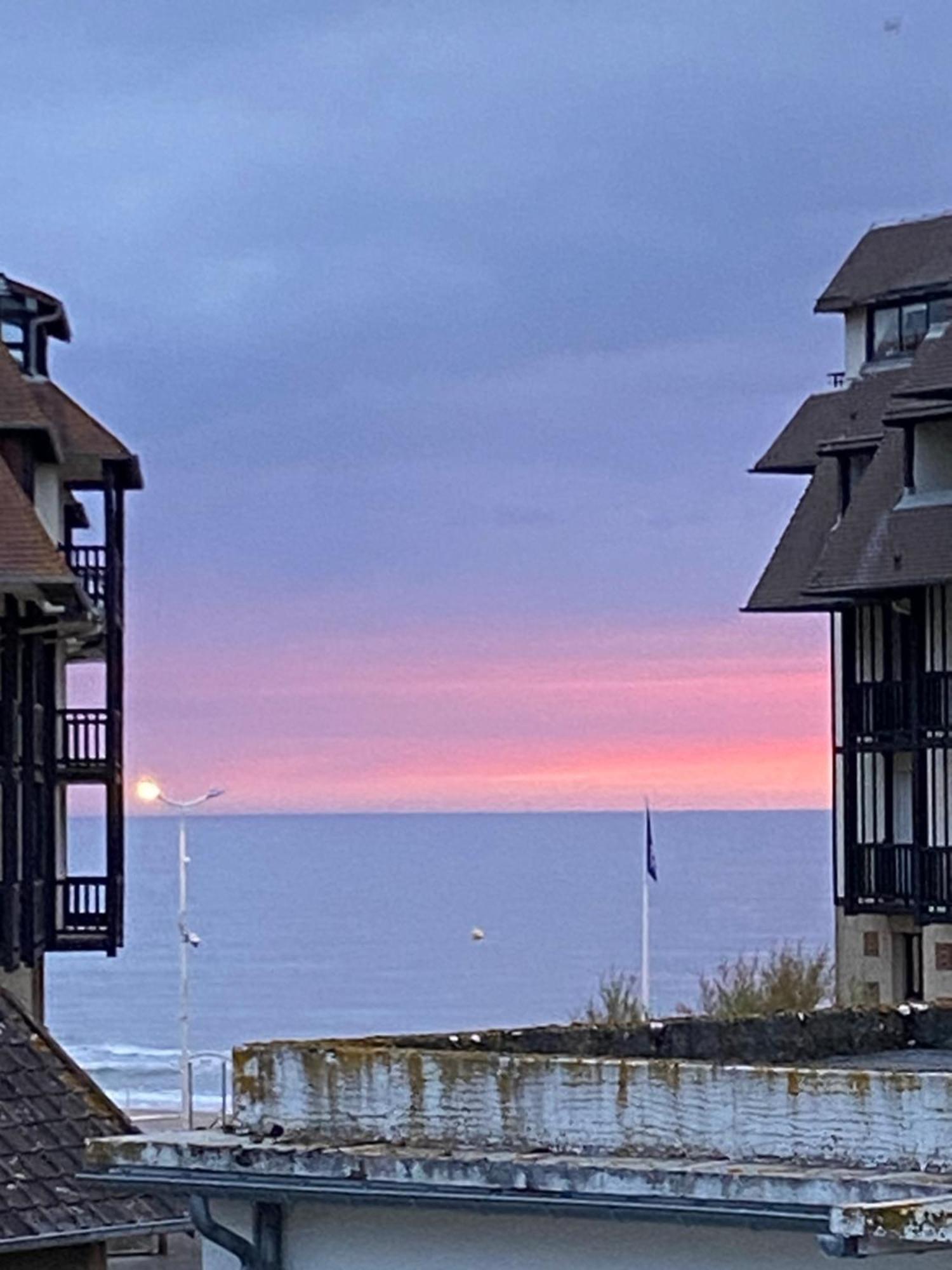 Appartement 65M2 Avec Balcon Vues Partielles Mer A 150M De La Plage Et Centre, Wifi Et Parking Prive Blonville-sur-Mer Extérieur photo