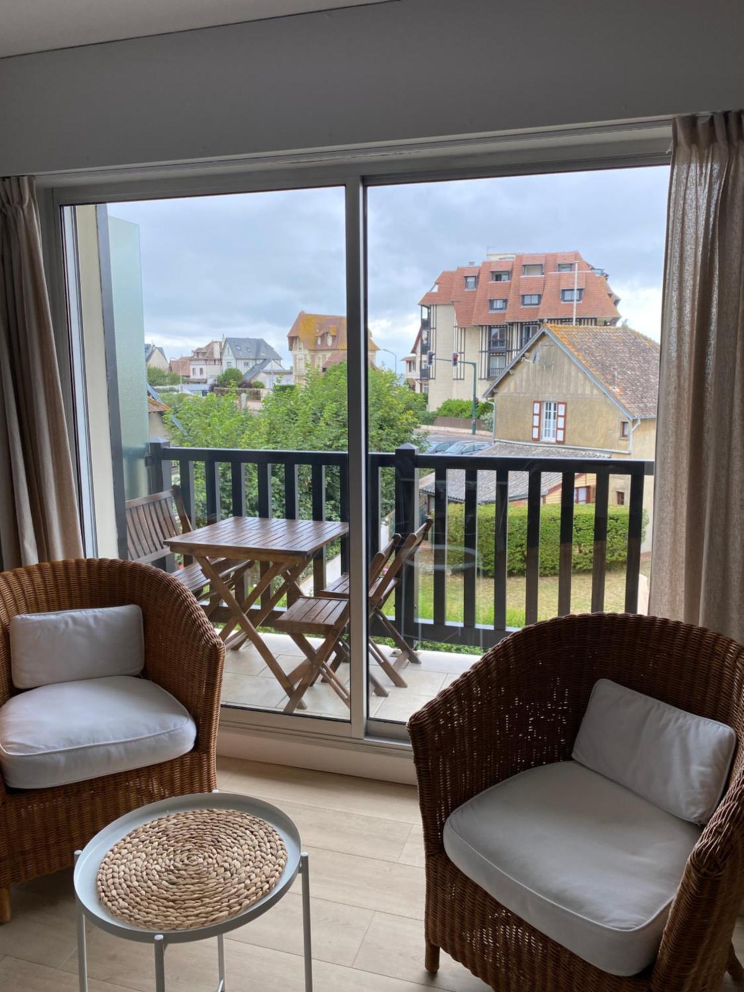 Appartement 65M2 Avec Balcon Vues Partielles Mer A 150M De La Plage Et Centre, Wifi Et Parking Prive Blonville-sur-Mer Extérieur photo